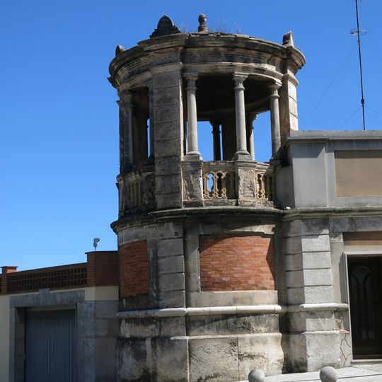 Tanques i templet del parc Gener