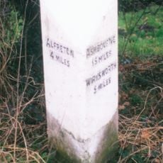 Milepost, bottom of hill, NE of Crich village