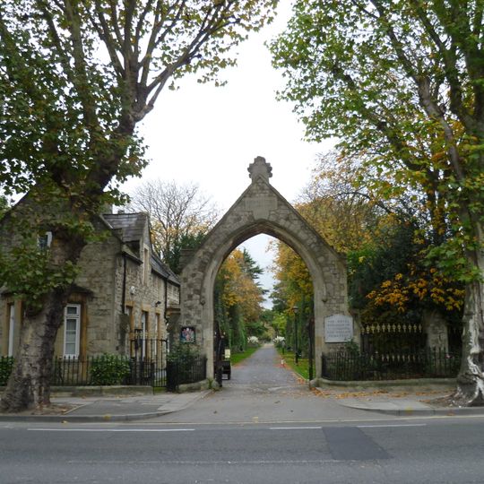 Royal Borough of Kensington and Chelsea Cemetery, Hanwell