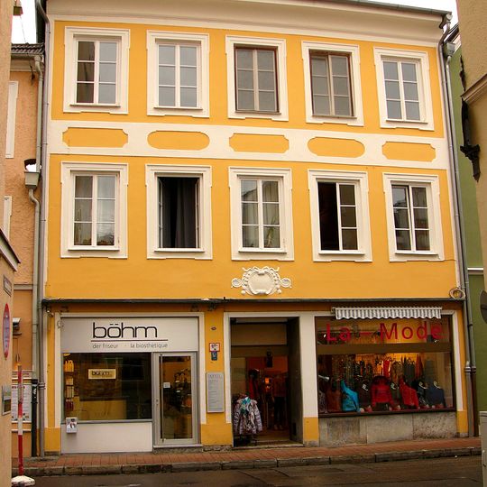 Wohn- und Geschäftshaus