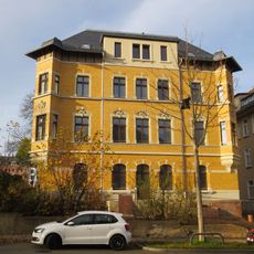 Mietshaus in offener Bebauung mit Garten, Vorgarten und Einfriedung Reichsstraße 37
