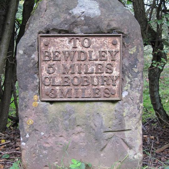 Milestone, Oak Farm; W of farm