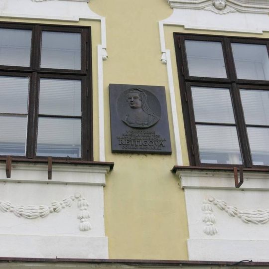 Pamětní deska Magdaleny Dobromily Rettigové na budově radnice v Rychnově nad Kněžnou