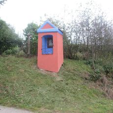 Kaplička severně od městyse Lhenice