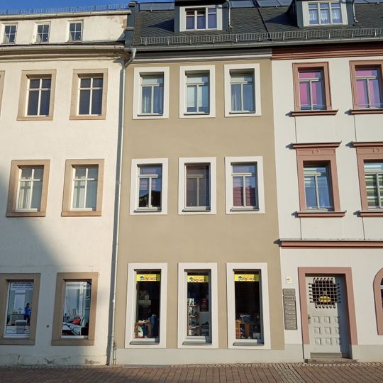 Fassade eines ehemaligen Wohnhauses in geschlossener Bebauung Markt 6