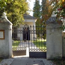 Friedhof, Grabdenkmäler und Friedhofsportal