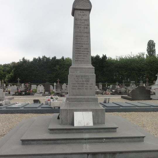 Monument aux morts de Petite-Forêt