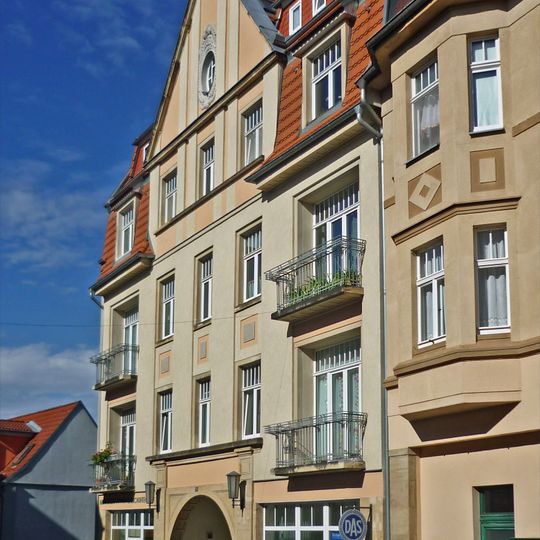 Mietshaus in halboffener Bebauung mit originaler Ladenausstattung Hauptstraße 36