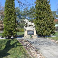 Pomník padlým v první světové válce na návsi v Kostelním Hlavně