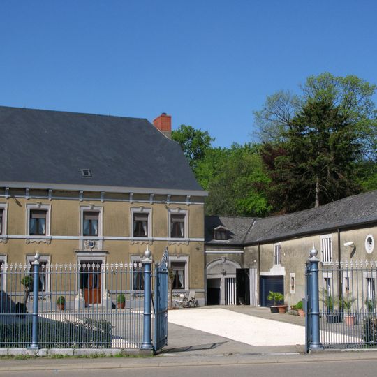 Herenhuis en hoevegebouwen aan Marktplaats 1-2