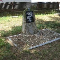 Památník dr. Filipa Terče u silnice do Starce v Prapořišti