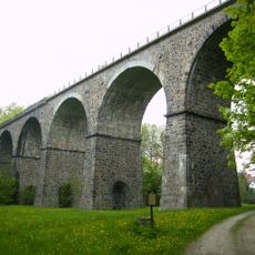Einzeldenkmal der Sachgesamtheit Eisenbahn Löbau-Zittau: Eisenbahnviadukt über das Tal des Petersbaches (siehe auch Sachgesamtheitsliste - Obj. 09302439) (Petersbachtal, südwestlich vom Ort; km 44,504)