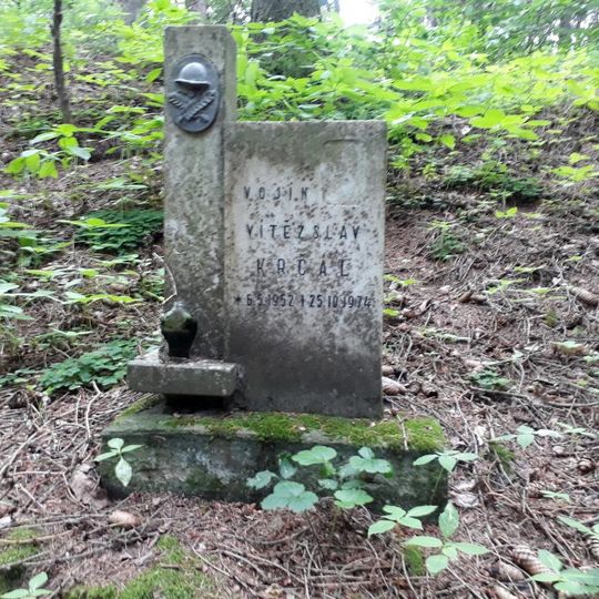 Památník západně od Proseče