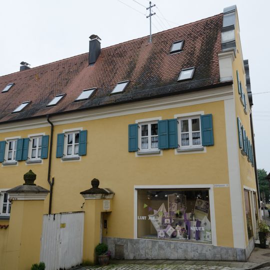 Wohn- und Geschäftshaus