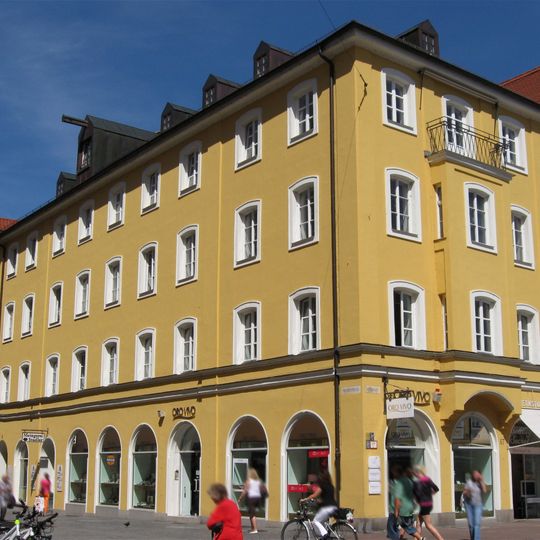 Wohn- und Geschäftshaus