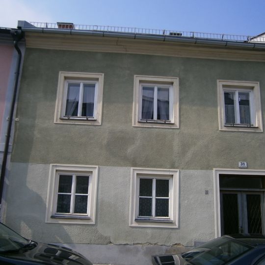 Bürgerhaus mit Teil der inneren Stadtmauer und Zwinger