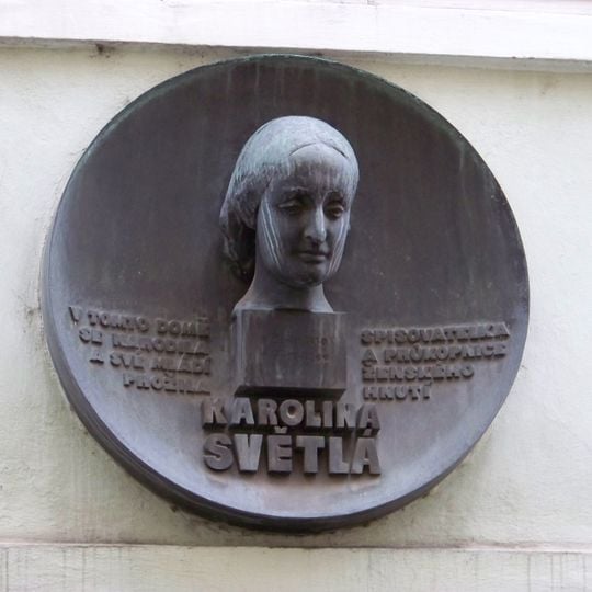 Pamětní deska Karoliny Světlé v Praze