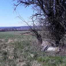 Kříž jižně od Nýřan nad továrnou