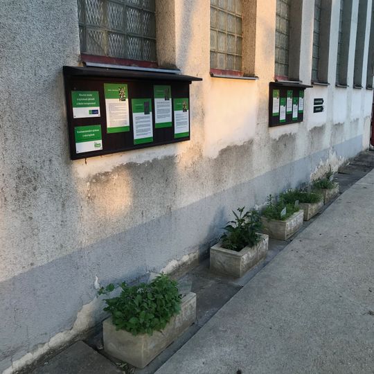 Naučná stezka k bylinkové zahradě a školní kompostárně