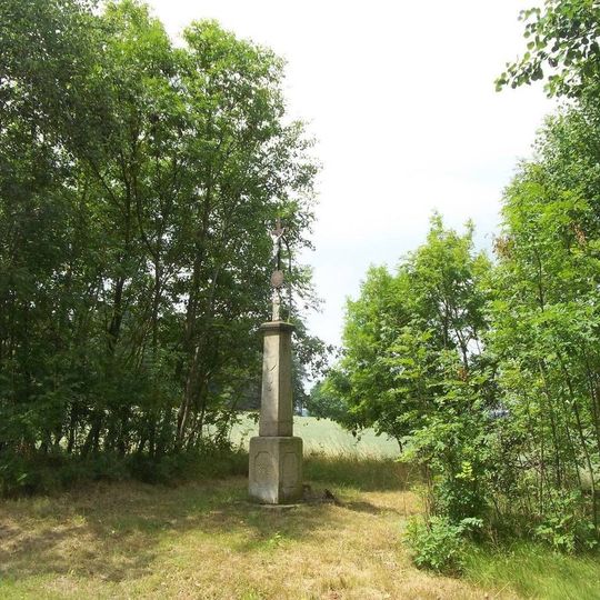 Kříž východně od Kadova u remízku