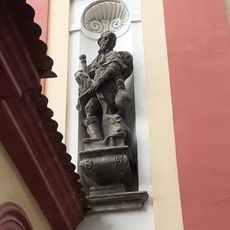 Socha svatého Rocha v pravém předním výklenku kostela svatého Václava v Budyni nad Ohří