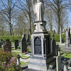 R.K. Begraafplaats St. Martinuskerk: grafmonument familie ''Visser''