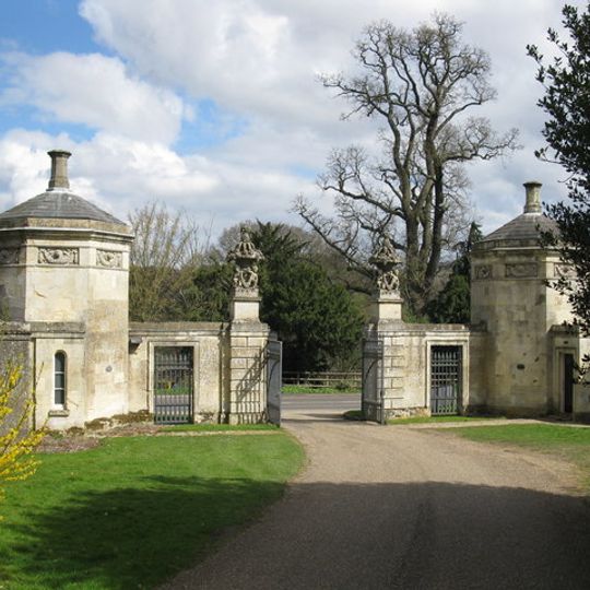 Oxford Lodges To Basildon Park With Gates Gatepiers And Flanking Walls