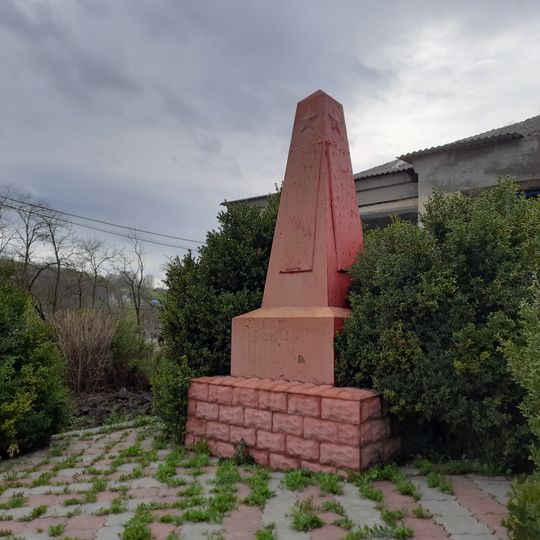 Monument în memoria consătenilor căzuți în război