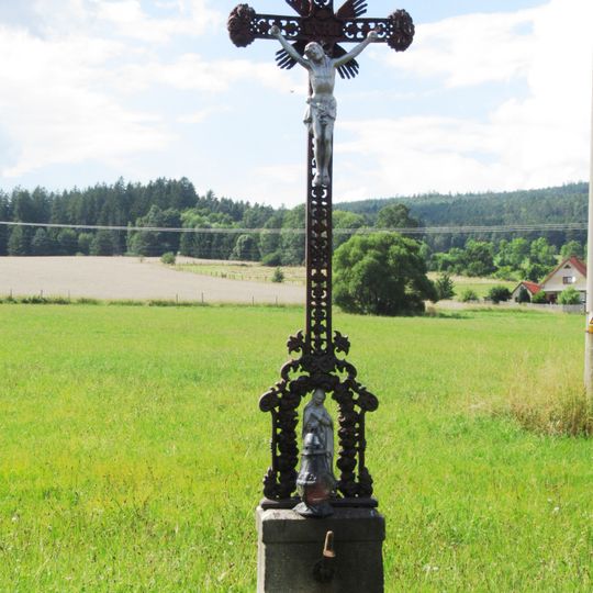 Kříž u odbočky na Dominikální Paseky v Bratkovicích