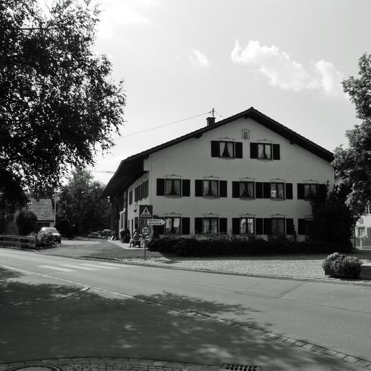 Bauernhaus Kirchplatz 6, Kirchplatz 6 a in Mauerstetten