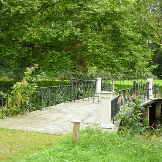 Oldenaller: brug in het park