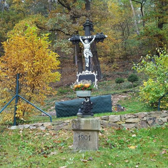 Kříž v Točníku u silnice na Březovou