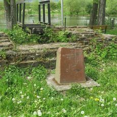 Pomník Fridricha Schöna na místě bývalého dolu Fridrich II