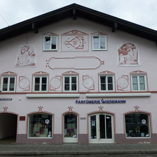 Wohn- und Geschäftshaus