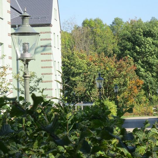 Zwei Gaslaternen der Firma Vulkan Am Karbel, neben Nr. 3 und neben Nr. 15