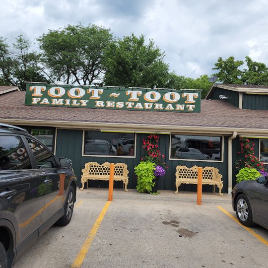 Toot-Toot Restaurant & Lounge