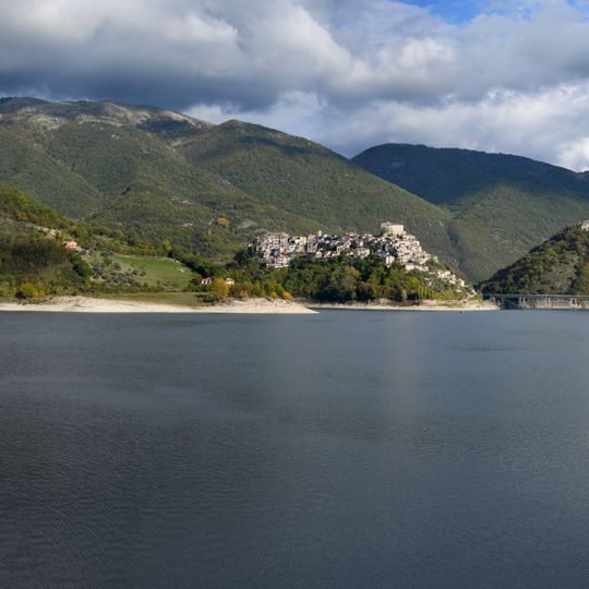Lago del Turano