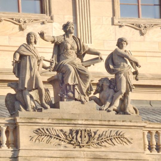 Sousoší Opera na Národním divadle v Praze