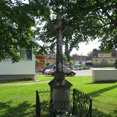 Kříž na návsi v Budkově