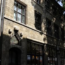 Gerhard-von-Are-Straße 1