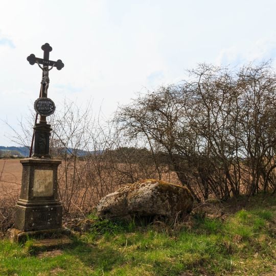 Kříž severozápadně od Ptáčova