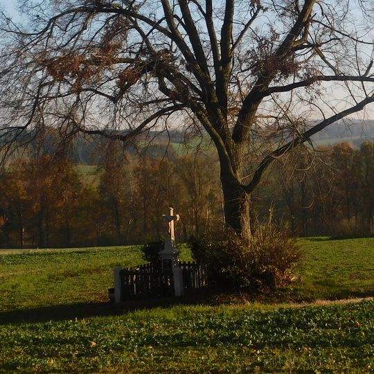 Kříž v poli východně od Kochánova