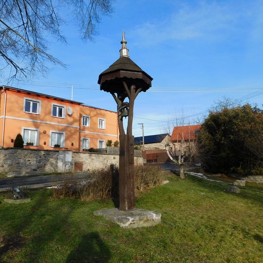 Zvonička v Babicích na návsi