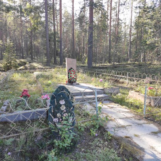 Братская могила советских воинов, погибших в боях за Родину