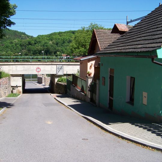 Railway bridge over V rokli street