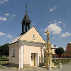 Kaple v Mezicích na návsi