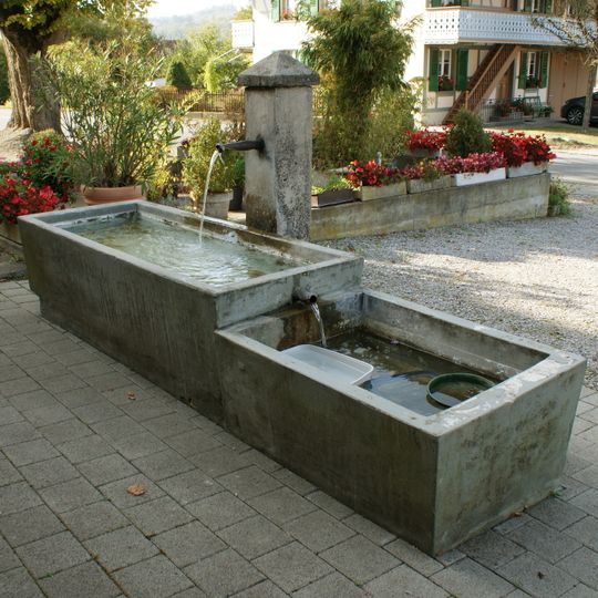 Fountain farmhouse Bottigenstrasse 410