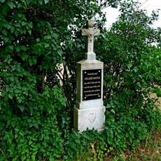 Kříž u silnice severně od Vitic