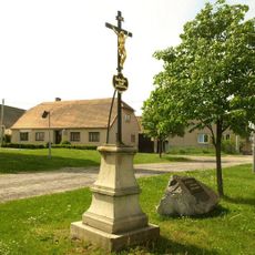 Kříž na návsi v Pavlově