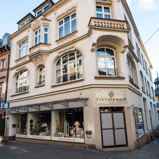 Wohn- und Geschäftshaus